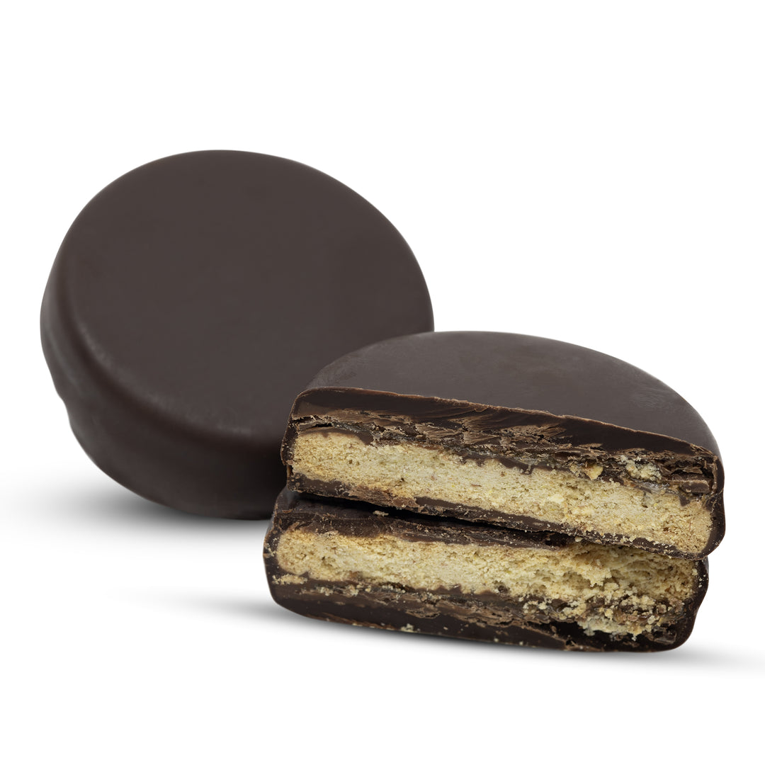Cross-section showing biscuit and caramel layers inside Digestive Caramel Dark