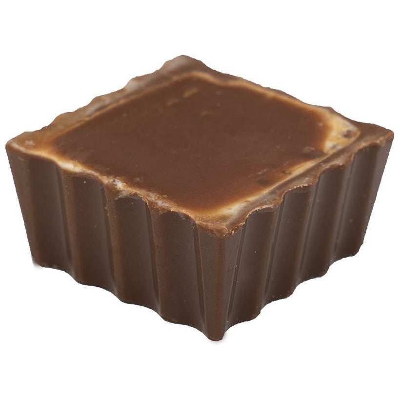 Milk chocolate square with scalloped edges